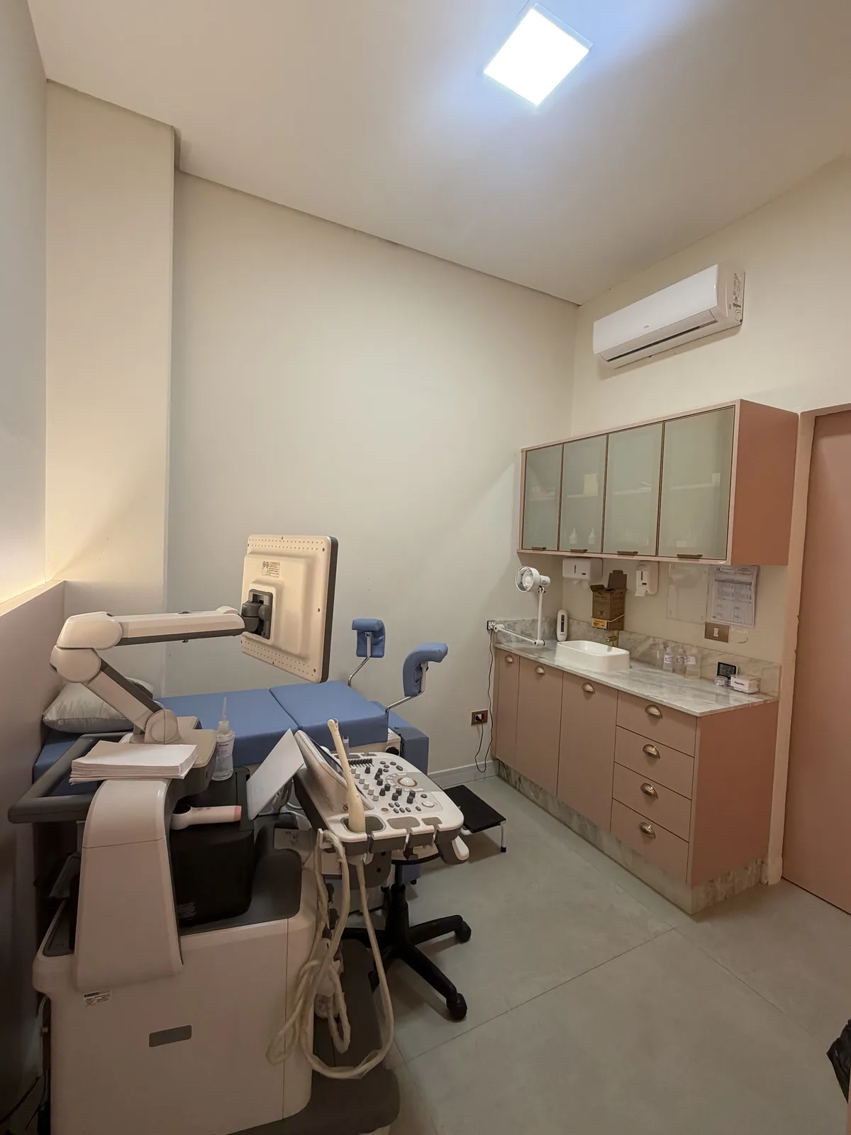 Sala de exames da clínica da Dra. Helga Quarin